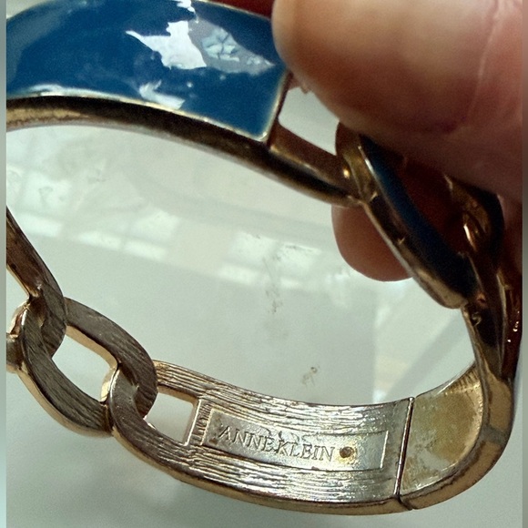 80’s Vintage Anne Klein Navy Blue Enamel & Gold Tone Hinge Cuff Bangle - Picture 5 of 7